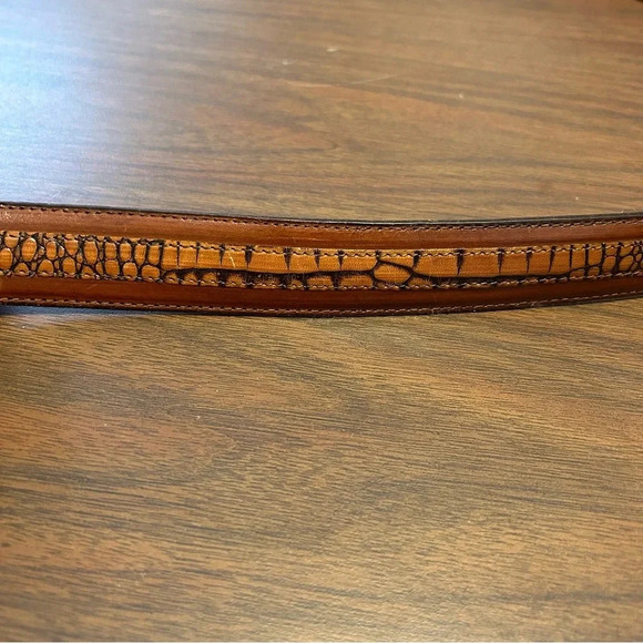 Torino Aniline Kipskin shoulder Belt With Alligator Stripe - Picture 4 of 5